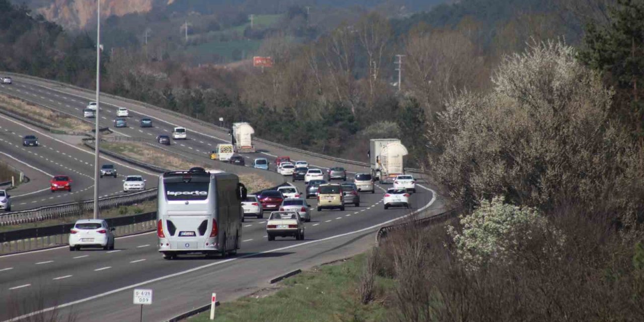 Tatil Dönüşü Bolu Geçişinde Trafik Akıcı