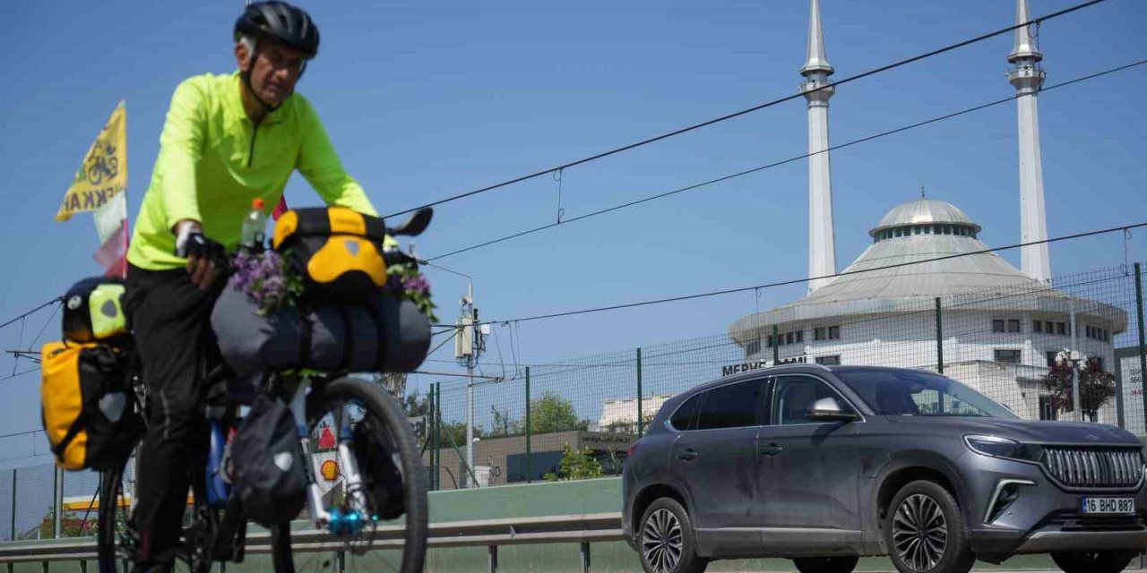 Üsküp’ten Mekke’ye Pedal Çeviren İkili, Bursa’da Mola Verdi