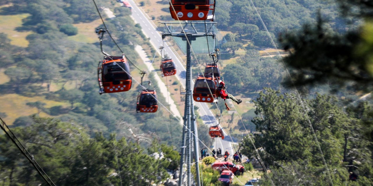 Teleferik Kazasında Kabinlerde Mahsur Kalanlardan 128'i Kurtarıldı (2)