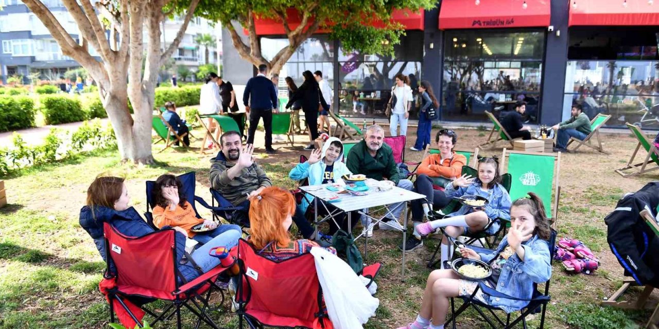 Mersin Büyükşehir Belediyesi Kafeleri, Bayramda Günlük 7 Bine Yakın Ziyaretçi Ağırladı