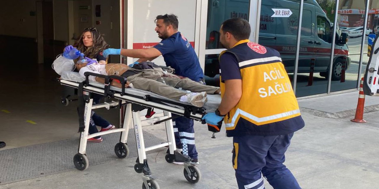 Parktaki Kavgada Ağır Yaralanan 2 Kişiden Biri Öldü; Birbirlerini Bıçaklamışlar