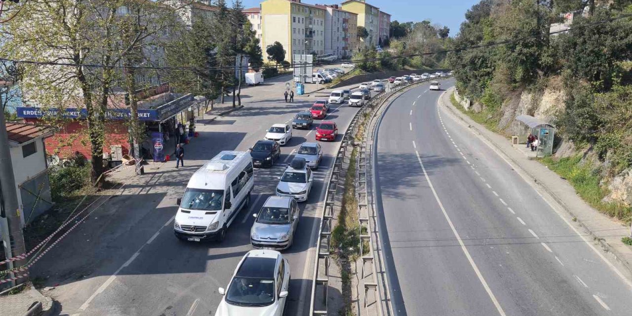 Tatilcilerin Dönüş Yoğunluğu Trafiği Durdurdu
