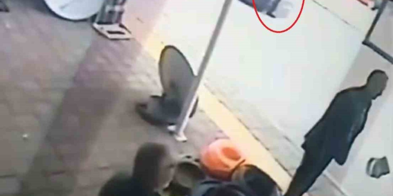 Diyarbakır’da Otomobilin Yayaya Çarptığı Kaza Güvenlik Kamerasında