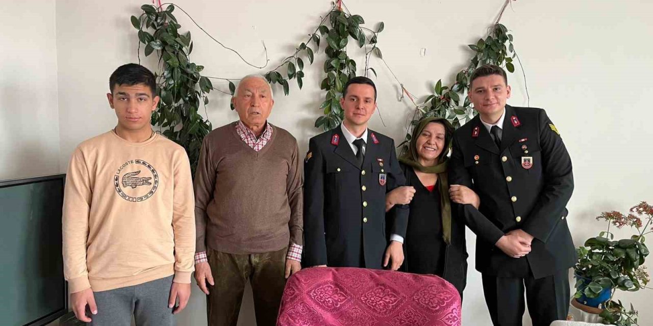 Jandarma, Bayramda Şehit Ailelerini Unutmadı