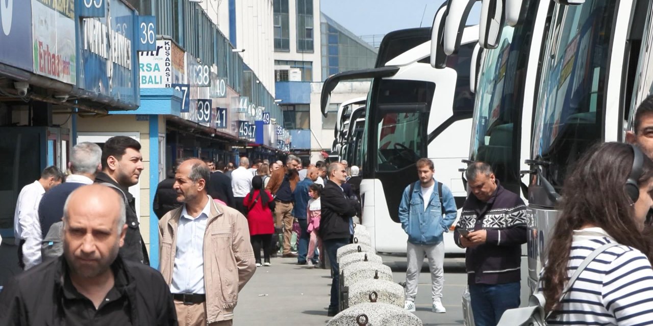 İstanbul - Bayrampaşa'daki 15 Temmuz Demokrasi Otogarında Bayram Dönüşü Hareketliliği