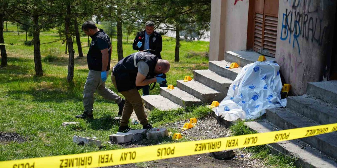 22 Yaşındaki Kadın Boşanma Aşamasındaki Eşi Tarafından Öldürüldü