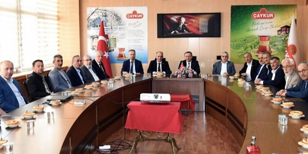 Rize Muhtarlar Federasyonu ÇAYKUR’dan Budamanın 2 Yıl Ertelenmesini İstedi