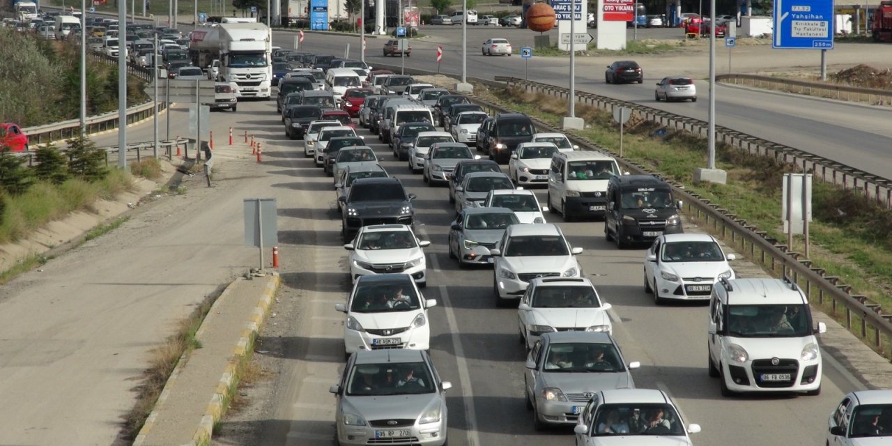 'Kilit Kavşak' Kırıkkale'de Bayram Dönüşü Trafiği