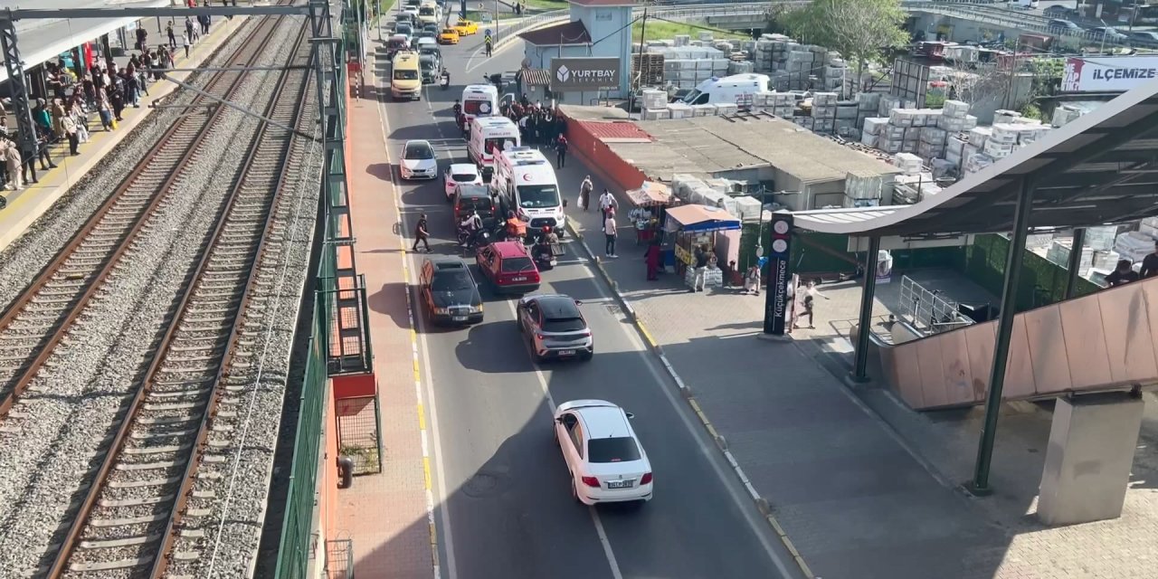 İstanbul-küçükçekmece'de Motosiklet Yayaların Arasına Daldı: 4 Yaralı