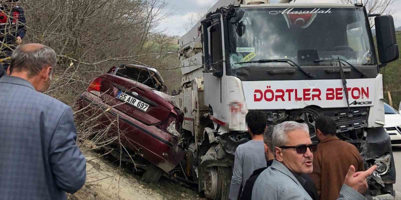 Beton Mikseri İle Otomobil Çarpıştı: 1 Ölü