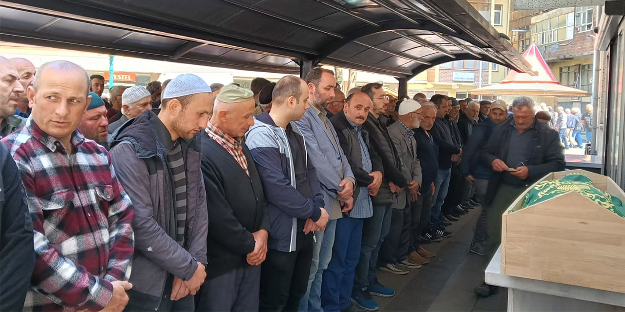 Artvin'de oğlunun kullandığı iş makinesinin çarptığı kişi öldü