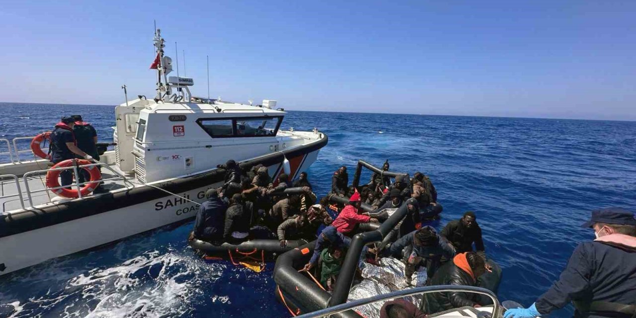 Yunanistan Can Sallarında 42 Düzensiz Göçmeni Ölüme Terk Etti