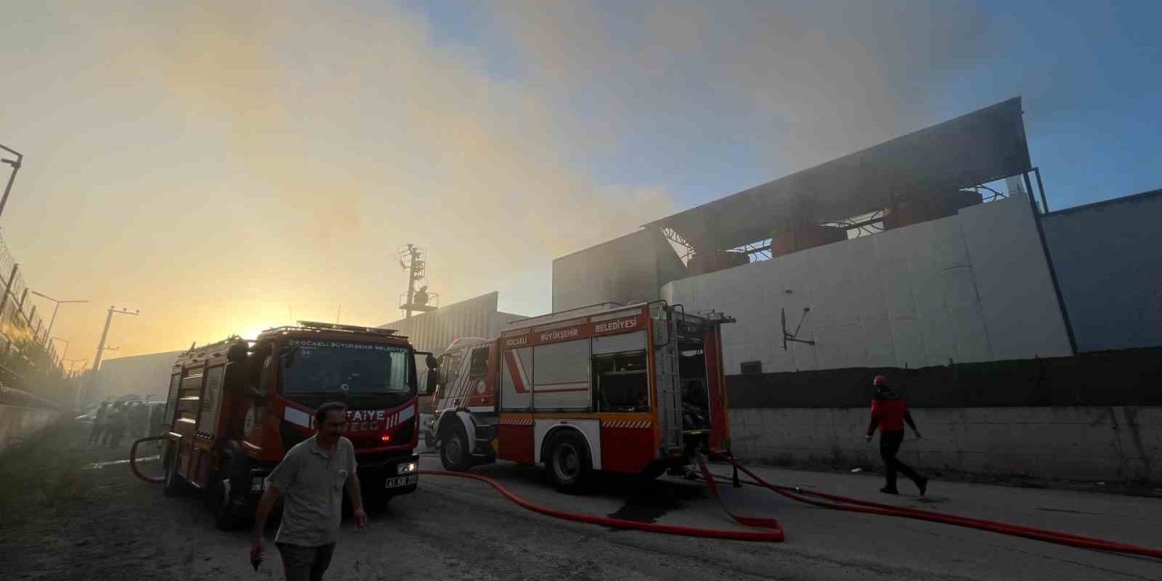 Madeni Yağ Fabrikasında Korkutan Yangın