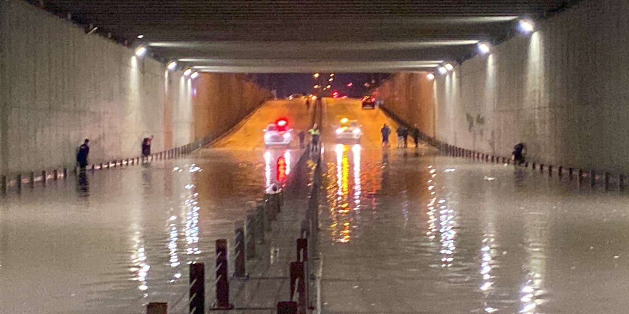 Osmaniye’de Sağanak; Ev Ve İşyerlerini Su Bastı, Alt Geçit Ulaşıma Kapandı