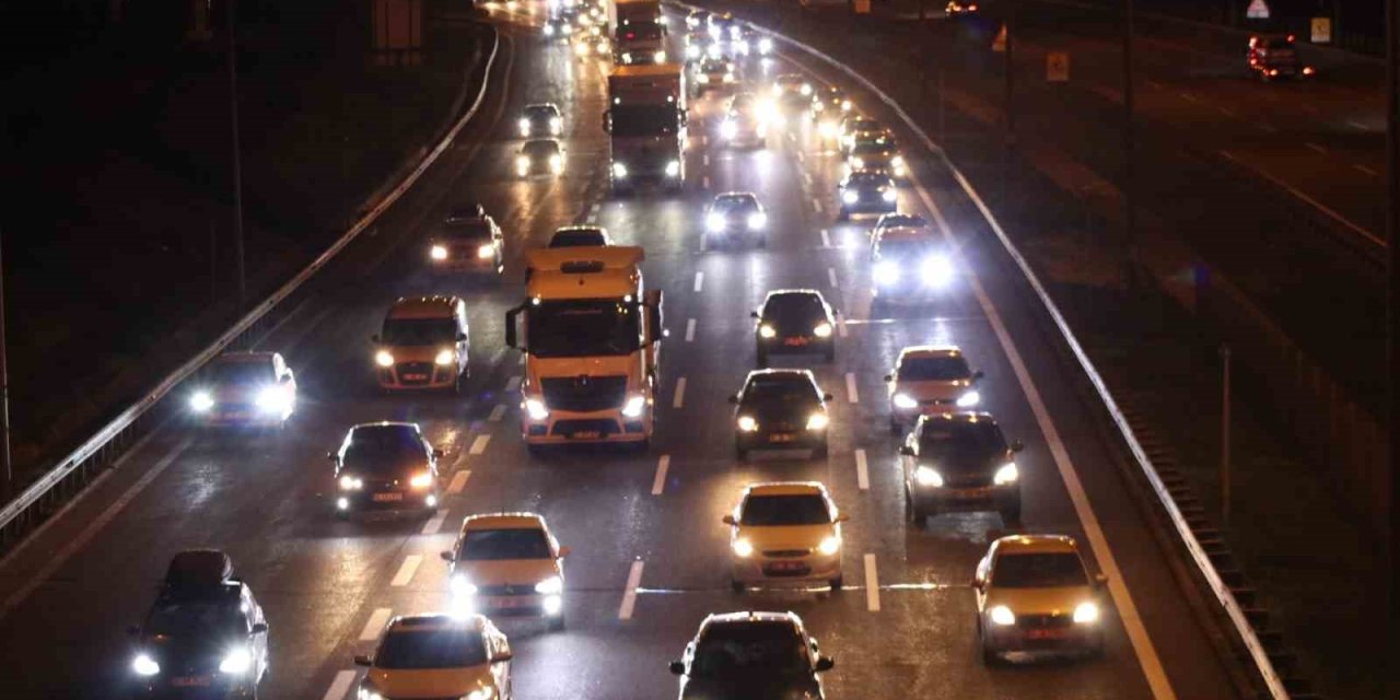 Bolu Geçişinde Akıcı Yoğunluk Devam Ediyor