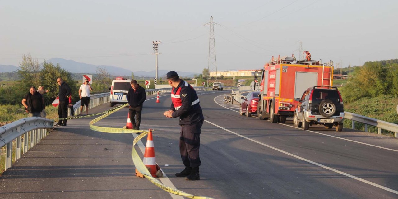 Çanakkale'de Motosiklet, Bariyerlere Çarptı: 2 Ölü