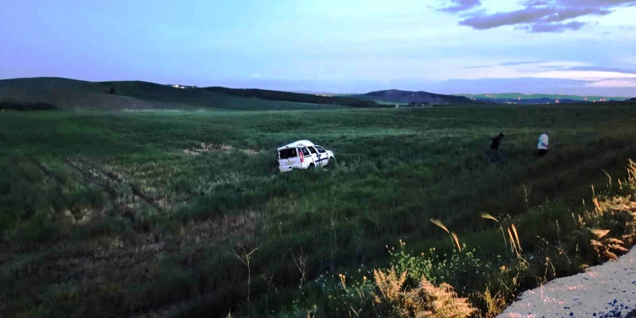 Adıyaman'da Hafif Ticari Araç Şarampole Devrildi: 1 Ölü, 8 Yaralı