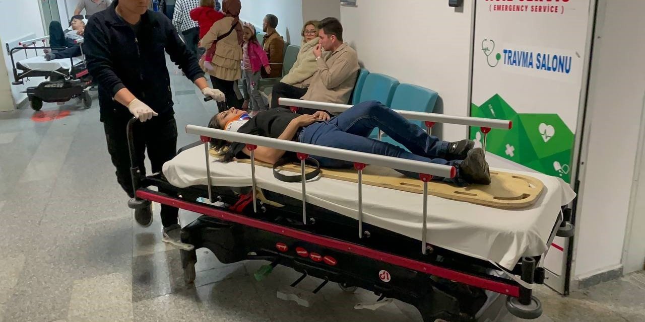 Otomobil Şarampole Devrildi: 2’si Çocuk 4 Kişi Yaralandı