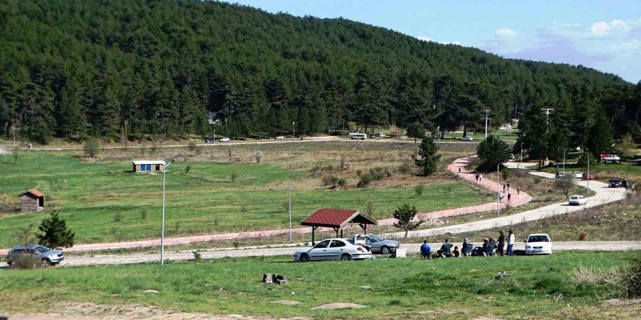 Simav Gölcük Yaylasında Bayram Tatili Yoğunluğu