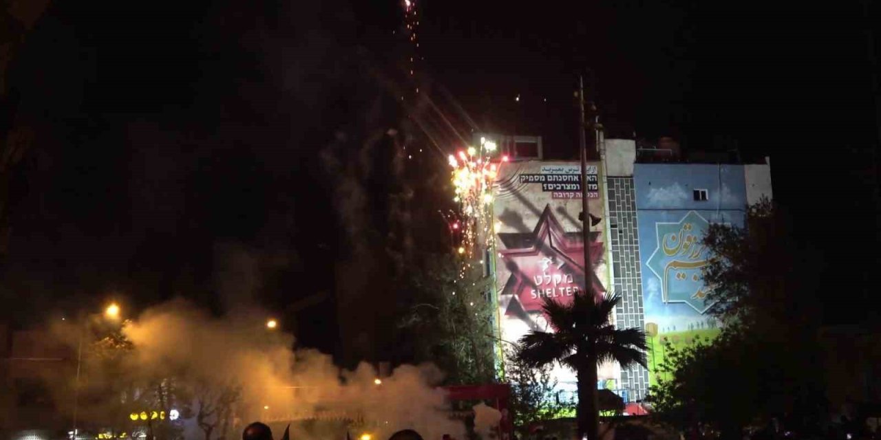 İran’ın İsrail’e Saldırısı Tahran’da Coşkuyla Kutlandı