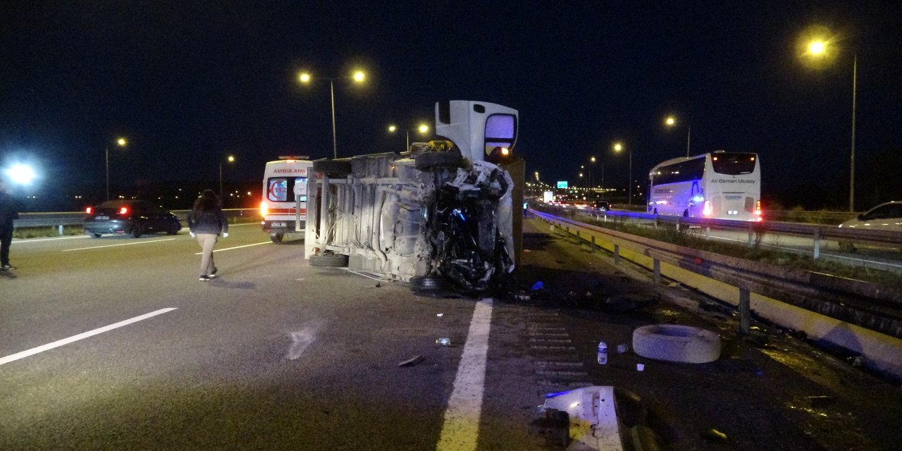 Kuzey Marmara Otoyolu'nda Kaza:1 Ölü 5 Yaralı;istanbul Yönünde Uzun Araç Kuyrukları Oluştu