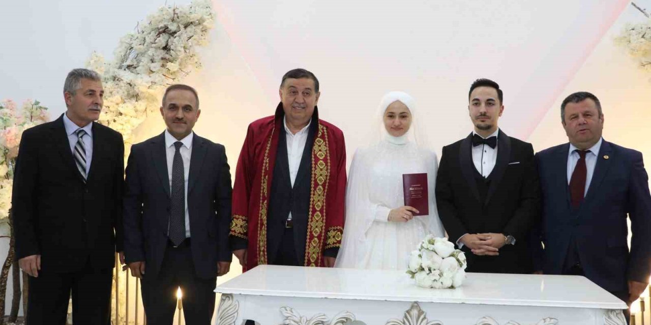 Başkan İkiz, İlk Nikahını Kıydı