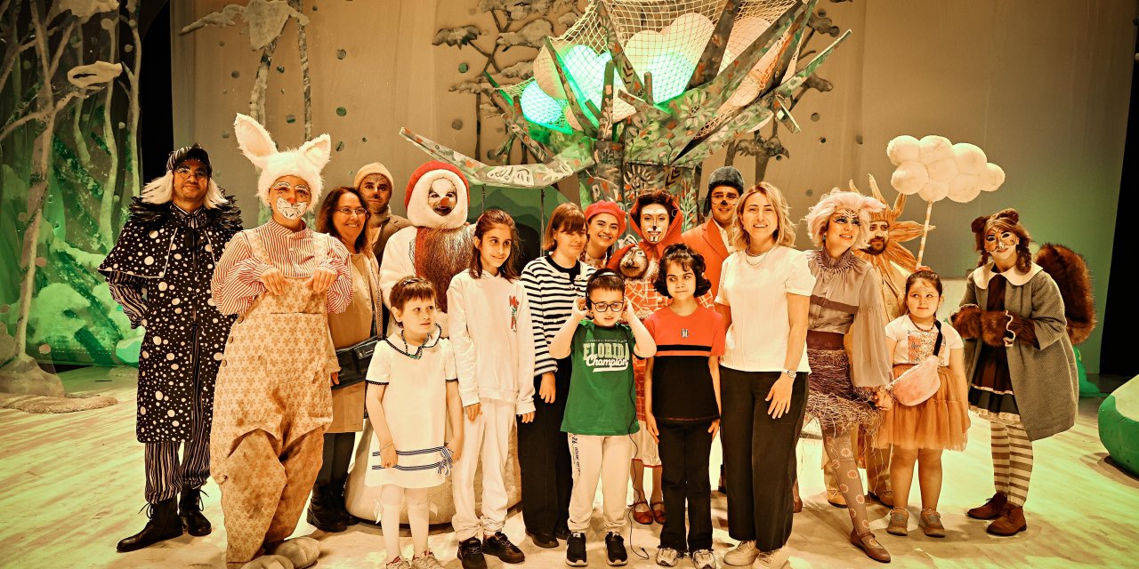 Türk Telekom, Görme Ve İşitme Engelli Çocukları Akm’de Sanatla Buluşturdu