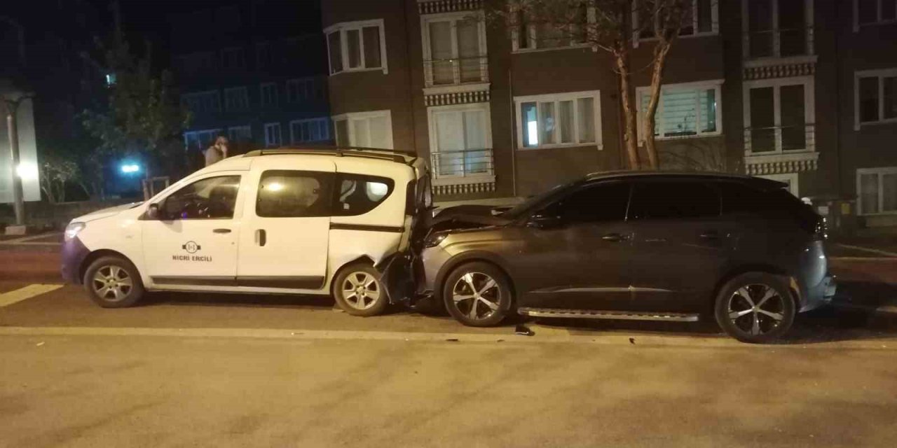 Ehliyetsiz Sürücü Polisten Kaçarken Kaza Yaptı