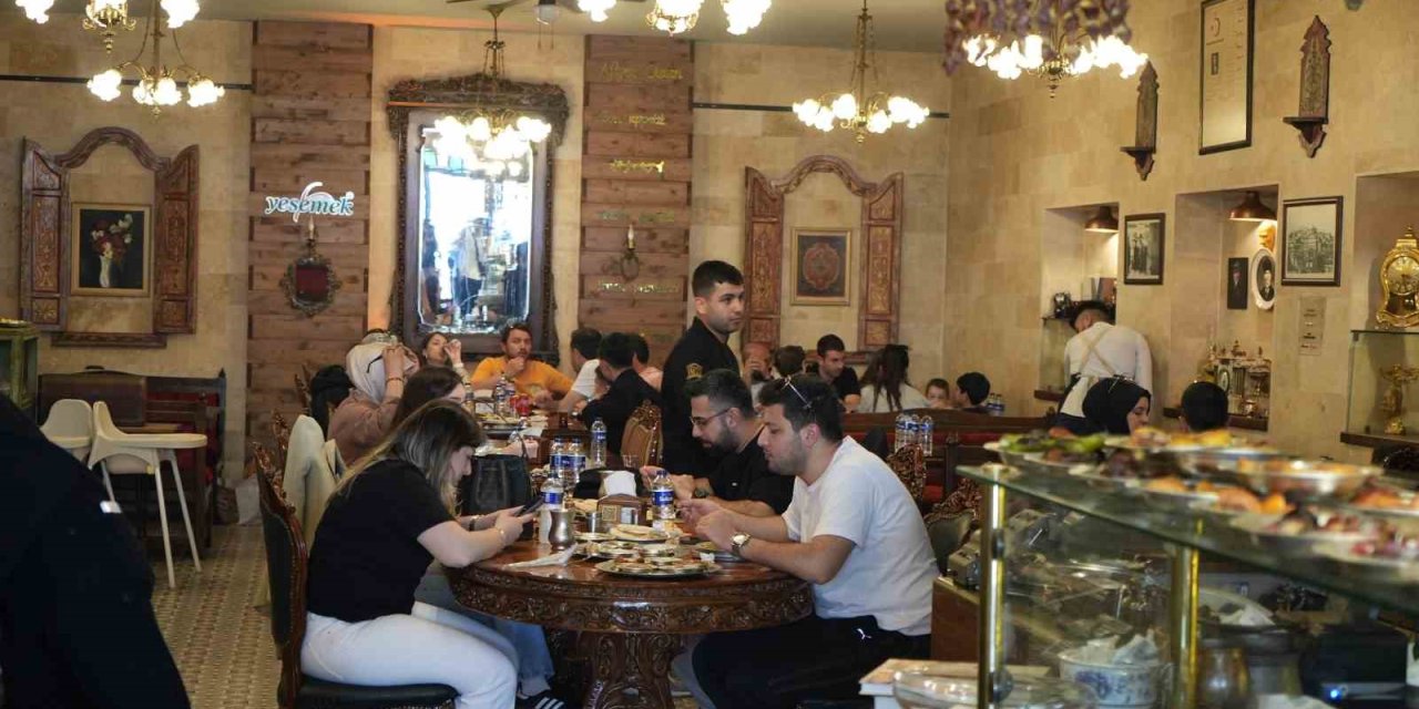 Tatili Fırsat Bilen Vatandaşlar Gaziantep Lezzetlerine Akın Etti