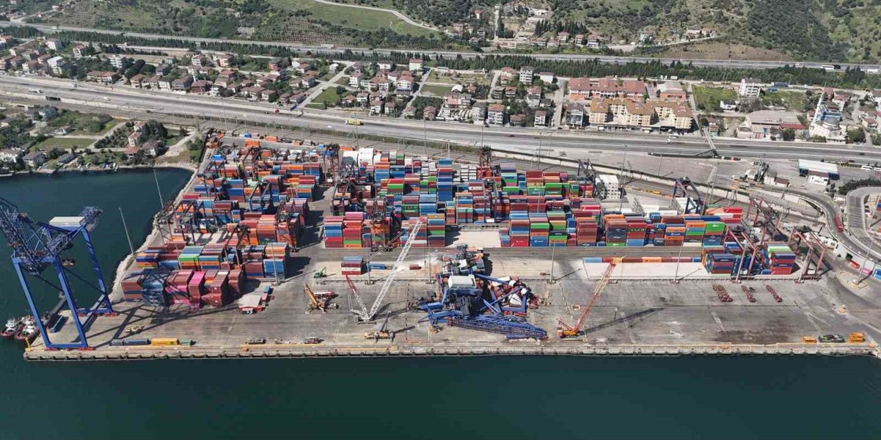 Milyonluk Liman Kazasında 1 Aydır Enkaz Kaldırma Çalışması Sürüyor