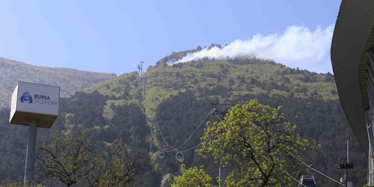 Uludağ Eteklerinde Çıkan Yangın Söndürüldü