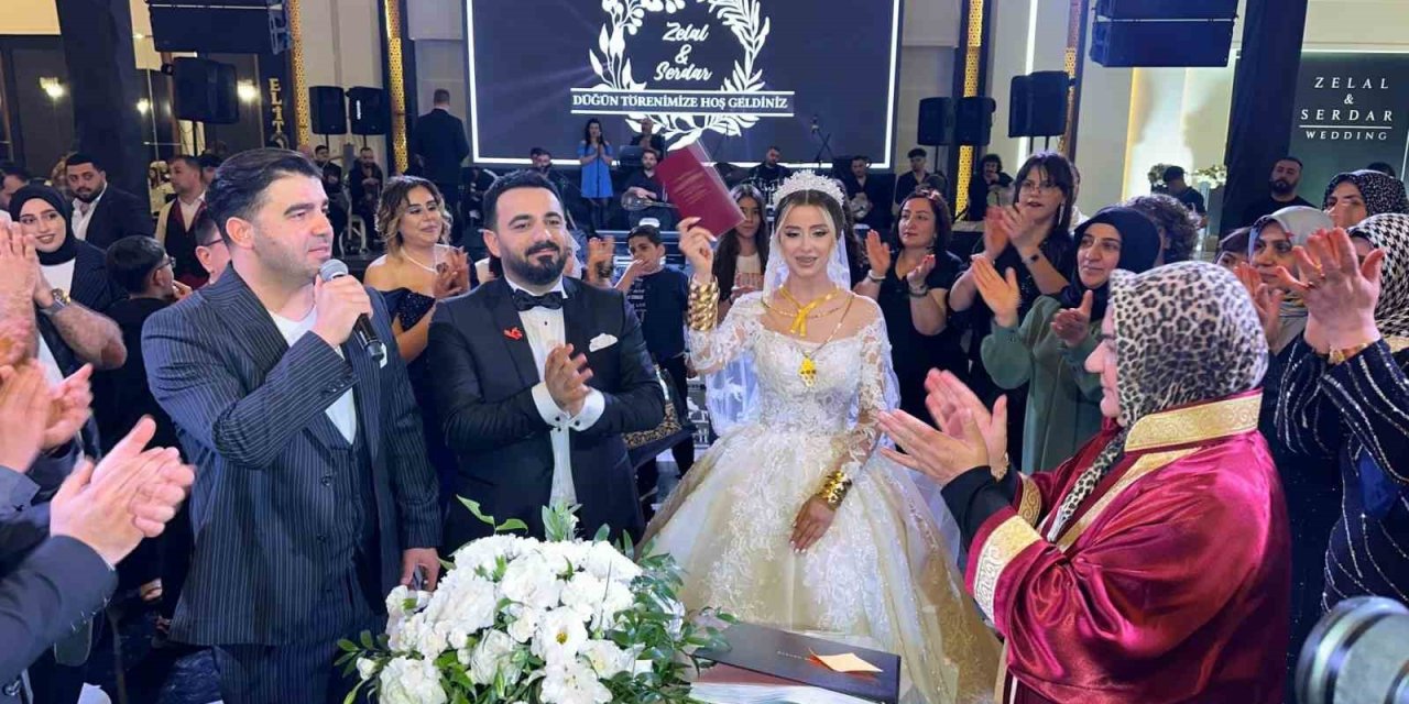 Diyarbakır’da İş Adamı Yüzlerce Davetlinin Katılımıyla Dünyaevine Girdi