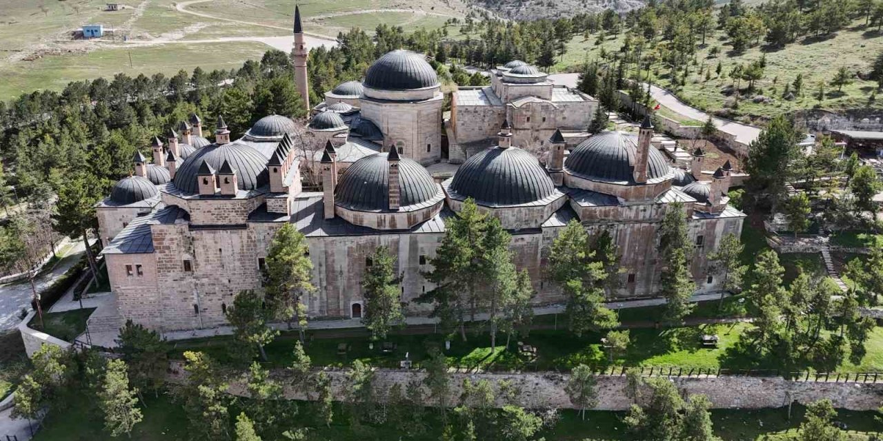 Yüzyıllara Meydan Okuyan Seyyit Battal Gazi Külliyesi Havadan Görüntülendi