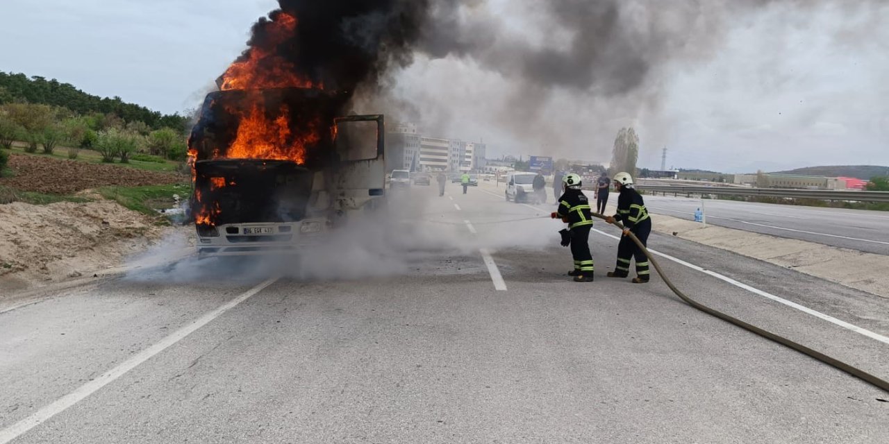 Bilecik’te Hafriyat Kamyonu Yandı