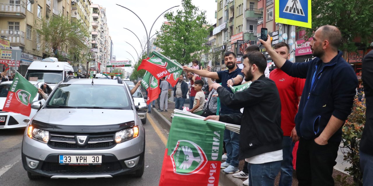 Amedspor Taraftarlarından Kastamonuspor Galibiyeti Kutlaması