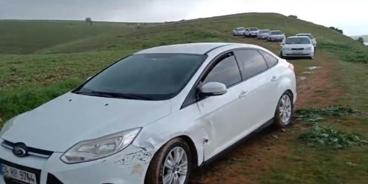 Siverek’te Pikniğe Giden Vatandaşlar Dolu Sonrası Araçları Çamura Saplanınca Mahsur Kaldı