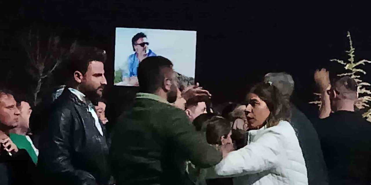 Moein Konserinde Gerginlik