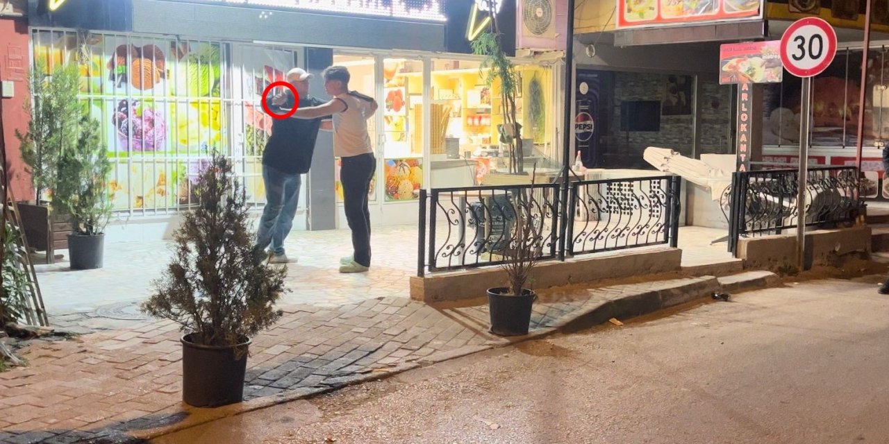 Tartıştığı Babası Evden Kovunca Kardeşini Bıçakla Rehin Aldı