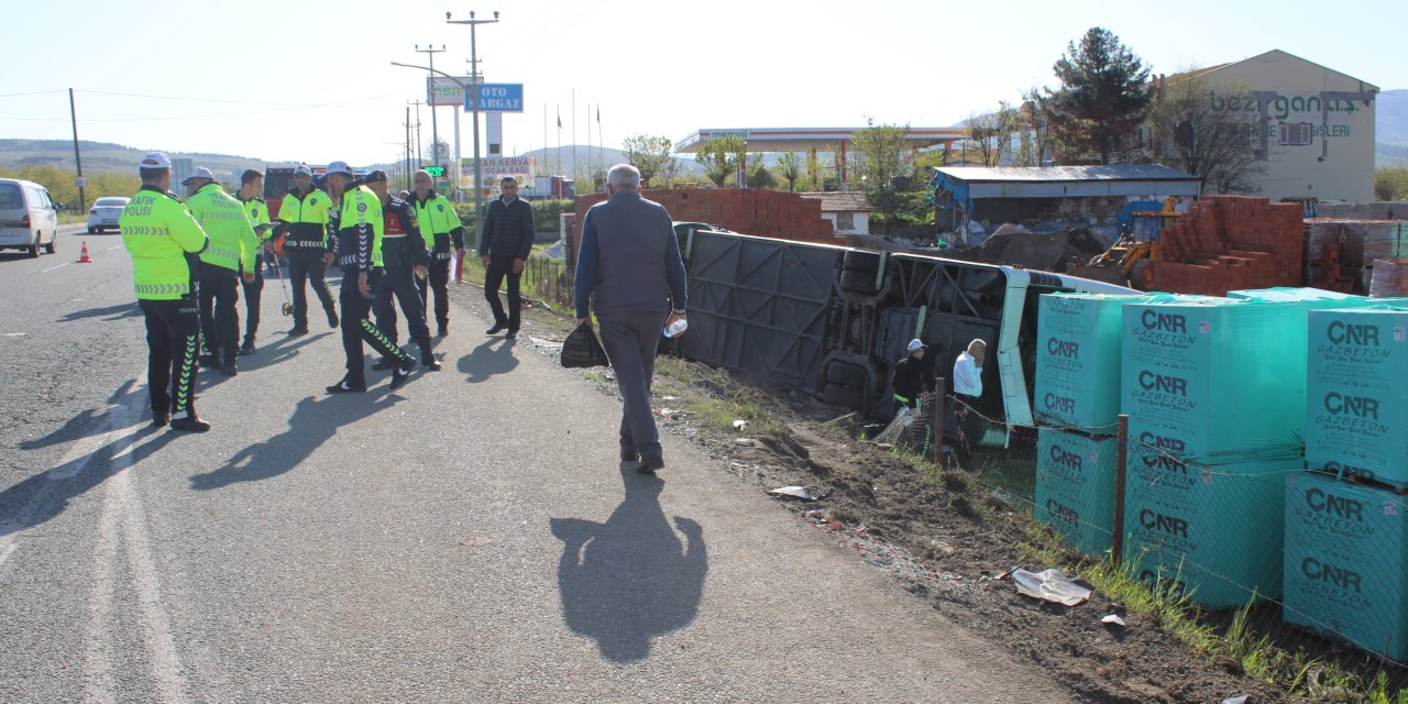 Malatya'da Yolcu Otobüsü Devrildi; 1'i Ağır 22 Yaralı
