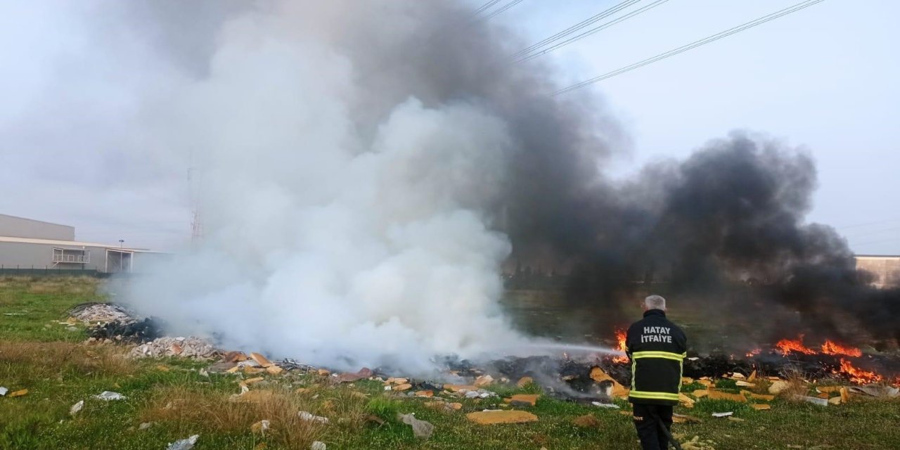 Payas’ta Çıkan Çöp Yangını Söndürüldü