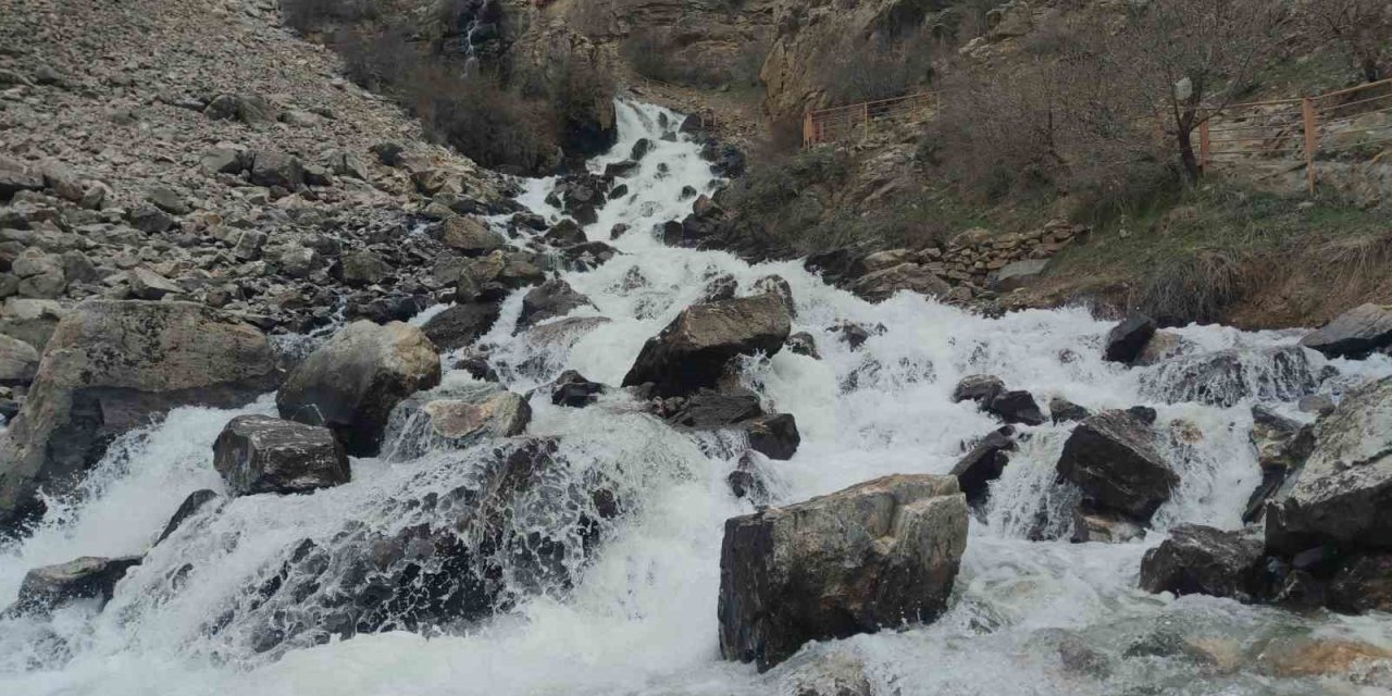 Kanispi Şelalesi Akmaya Başladı