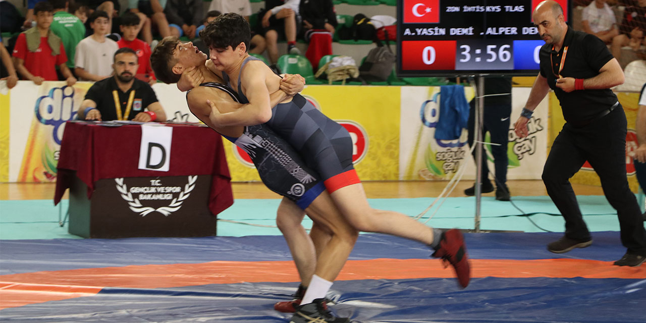 Mehmet Akif Pirim U15 Grekoromen Güreş Türkiye Şampiyonası Rize'de başladı