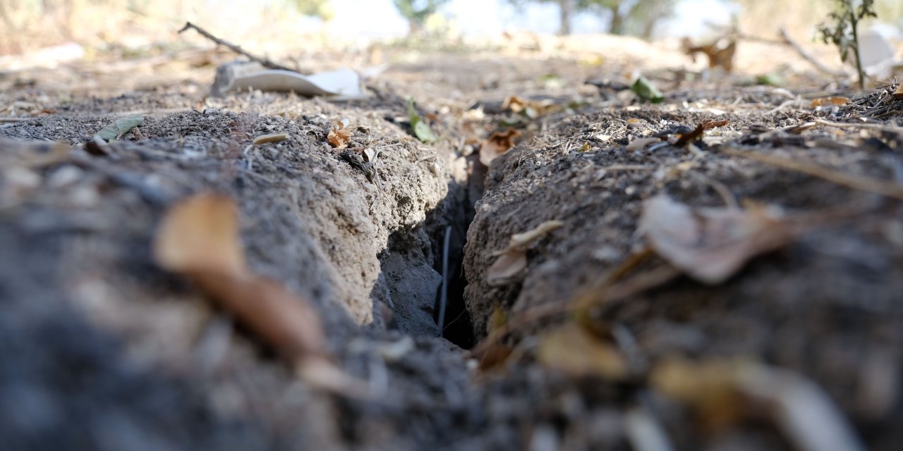 Prof. Dr. Arık: Yüzey Yarıkları Kuraklığın En Bariz Göstergelerinden