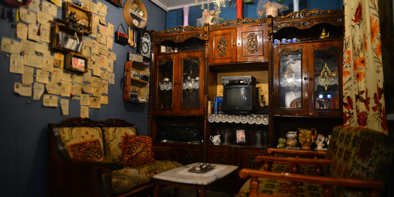 'Nostalji Kafe' Ziyaretçilerini 90'lara Götürüyor