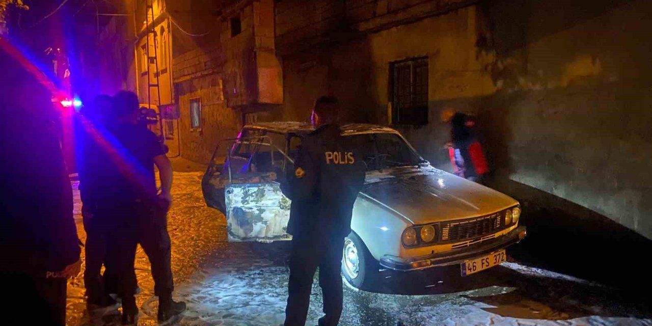 Arkadaşlarına Pusu Kuran Şahsın Otomobili Kundaklandı