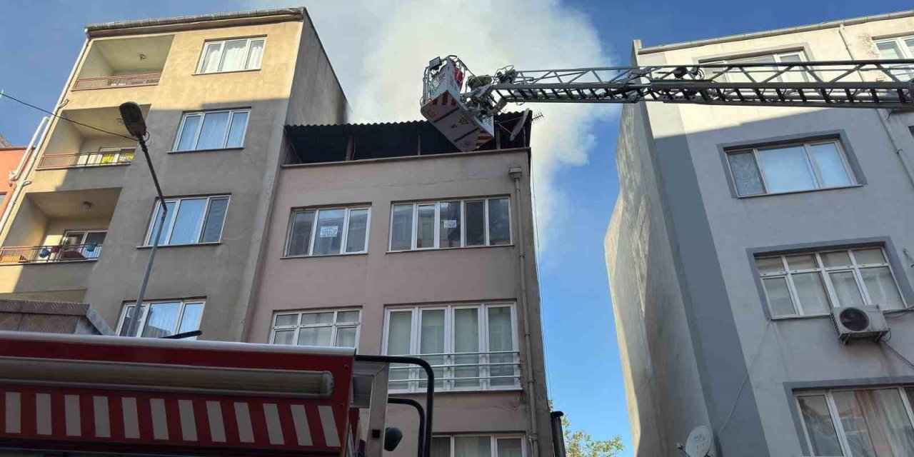Balıkesir Merkezde Korkutan Çatı Yangını