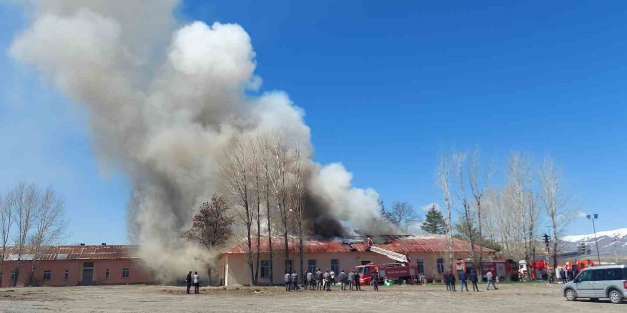 Erzurum Şeker Fabrikası’nda Yangın