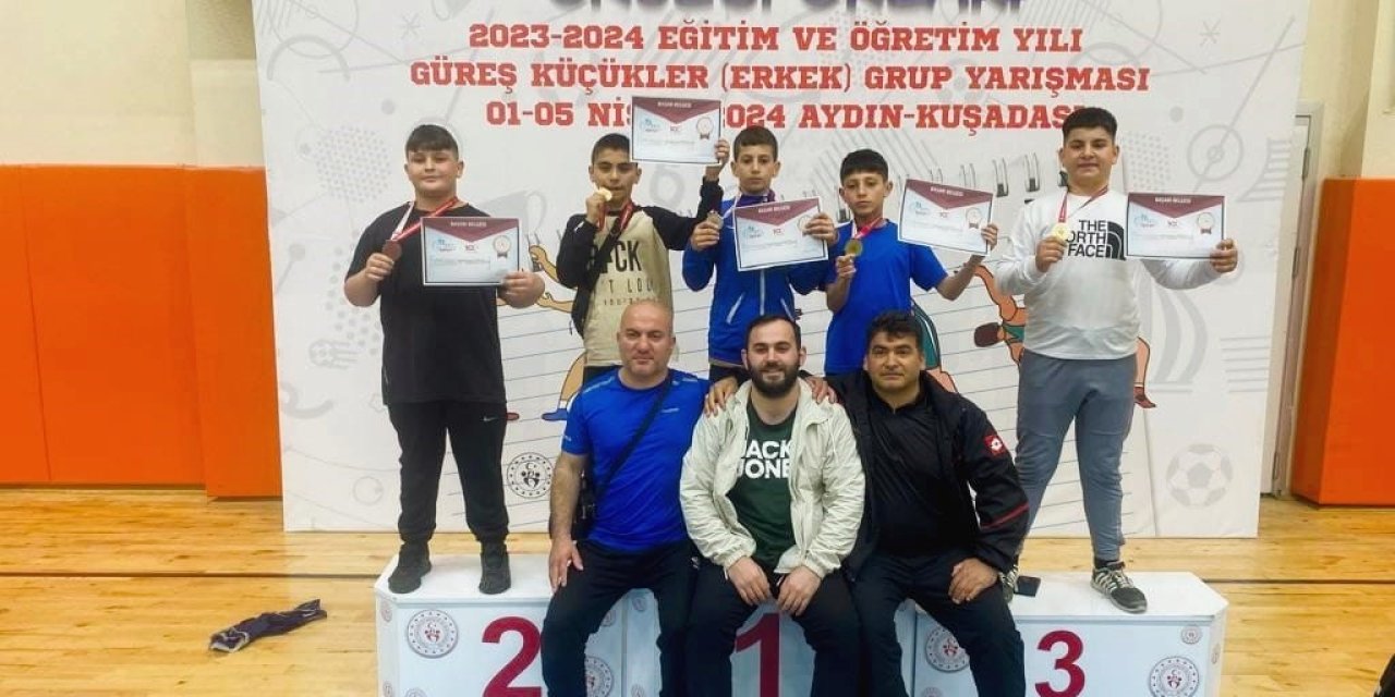 Yunusemreli Güreşçiler Kuşadası’nda Manisa’nın Gururu Oldu