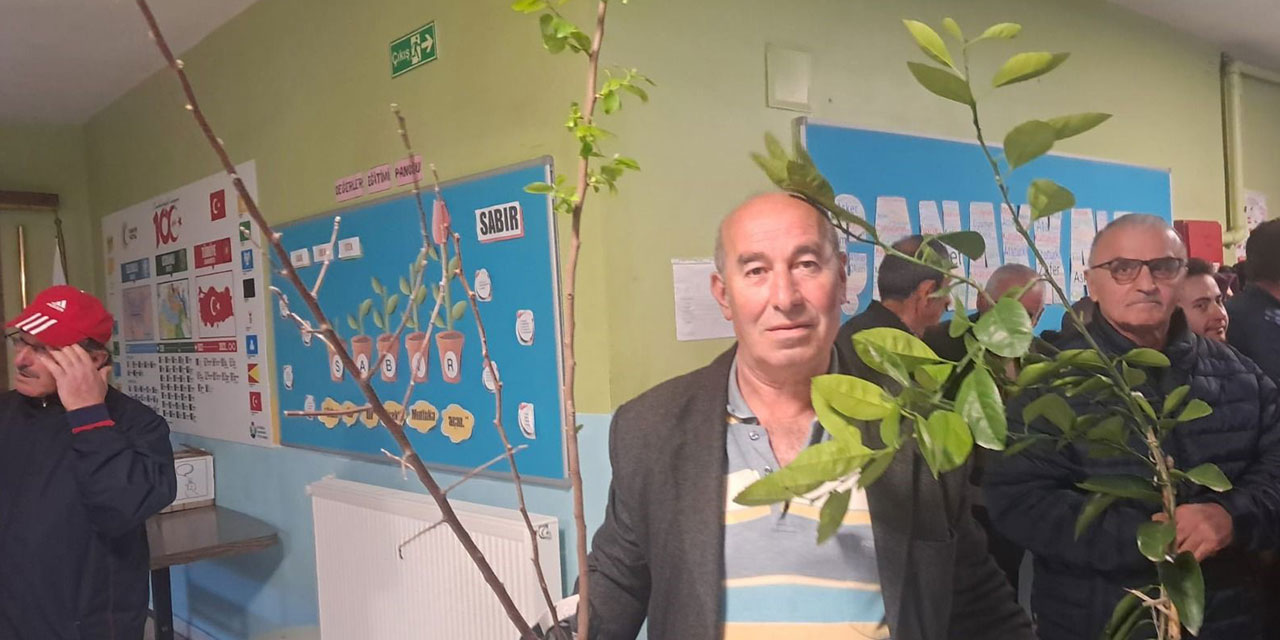 Rize’de Vatandaşlara Bin 500 Meyve Fidanı Dağıtıldı