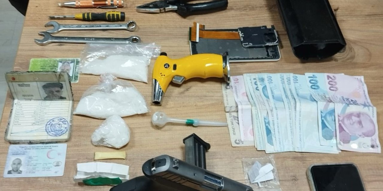 İstanbul - Sultanbeyli'de Uyuşturucu Satan 2 Şüpheli Suç Üstü Yakalandı